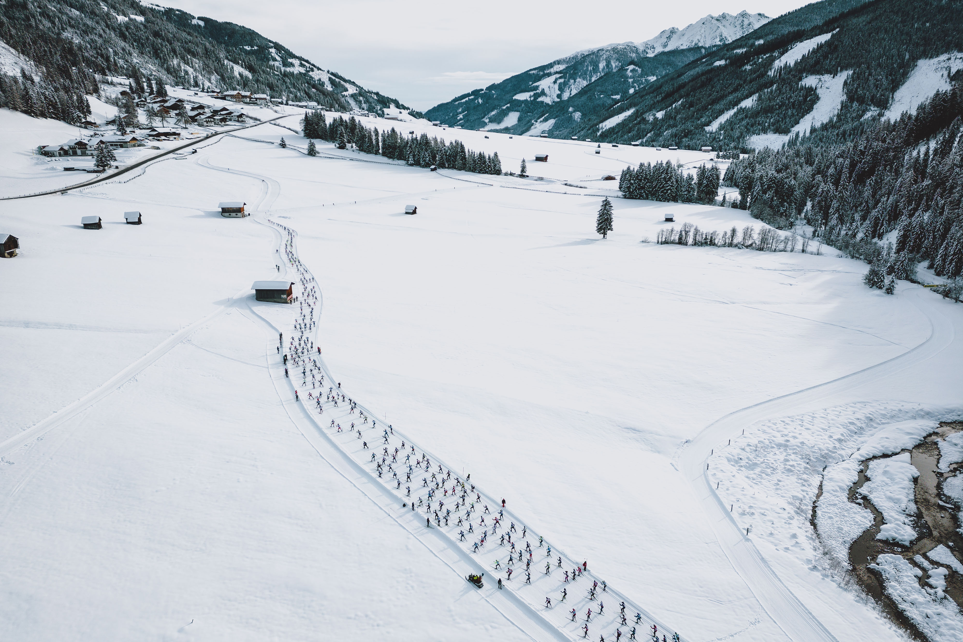 DOLOMITENLAUF PER TUTTI I GUSTI. FONDISTI SUI BINARI DI JAMES BOND