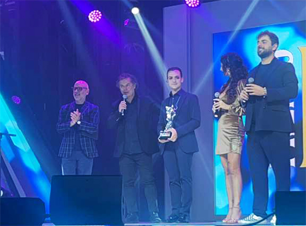 Valerio Scanu vince il Premio Mia Martini 2025, Cioffi si aggiudica il Premio Giovani e Thomas lo Speciale Giovani
