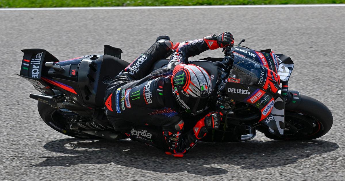 Bezzecchi cade e si rompe la clavicola. Prima fila Ducati