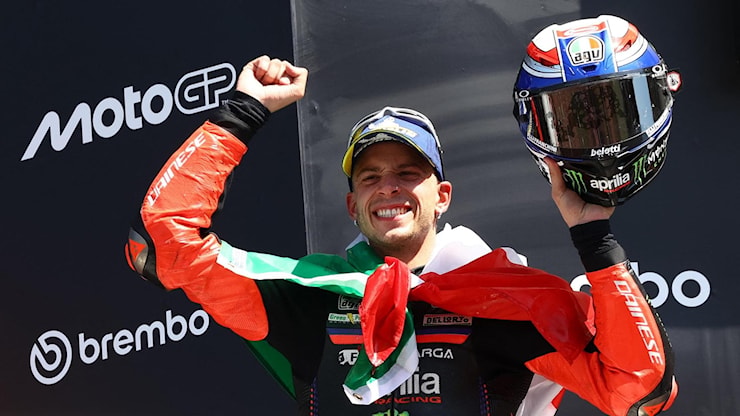 MotoGp, doppietta Aprilia al Mugello: vince Bezzecchi davanti a Martin. Bagnaia terzo - la Repubblica