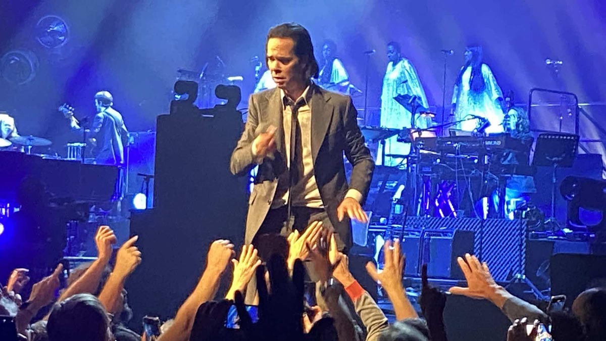 Nick Cave: la scaletta del concerto al Festival La Prima Estate. Come è andata la serata, con Emiliana Torrini e Sleaford Mods in apertura