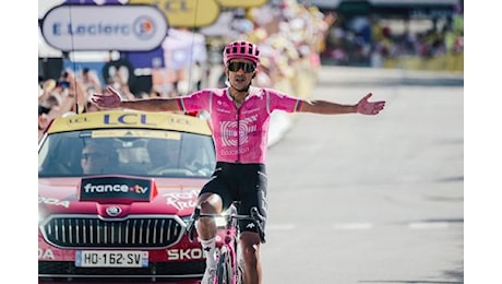 Ciclismo, Carapaz vince la 18esima tappa. Pogacar controlla
