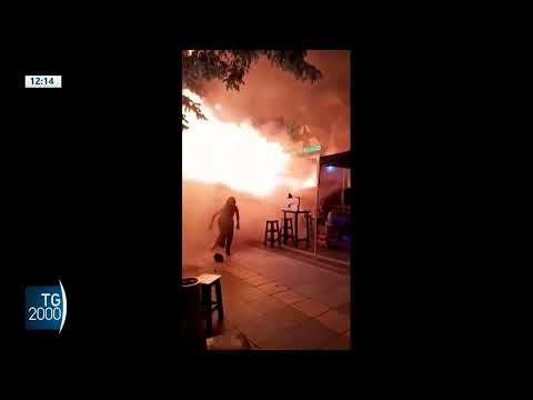 Thailandia, devastante incendio in un pub di Bangkok. Morte 27 persone
