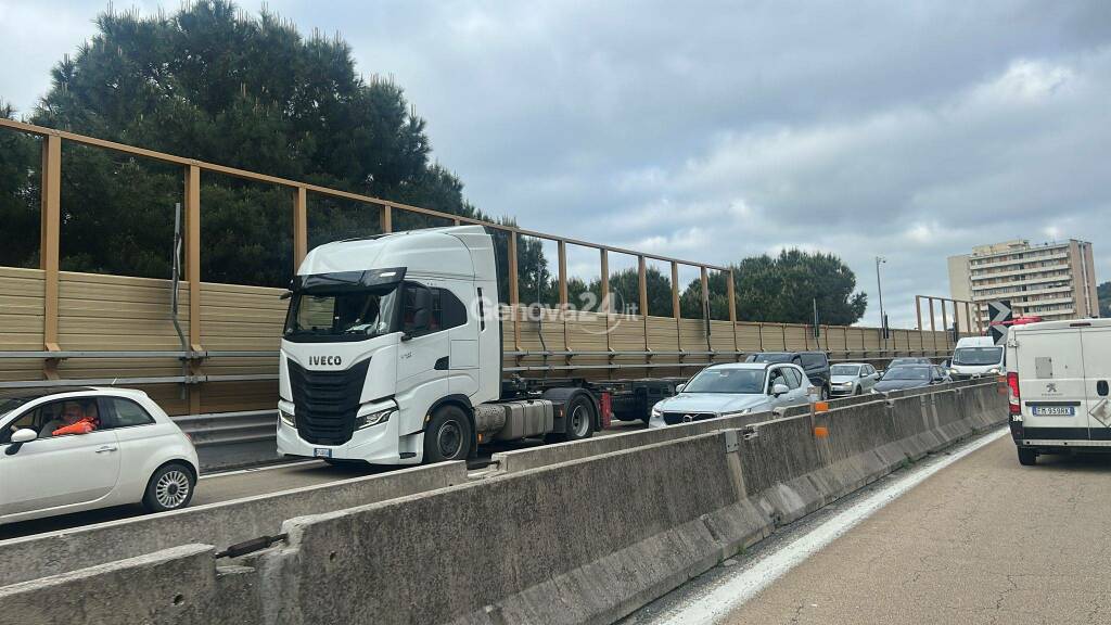 Autostrade, sabato di incidenti e code: riaperto il casello di Busalla, mattinata di caos in A10
