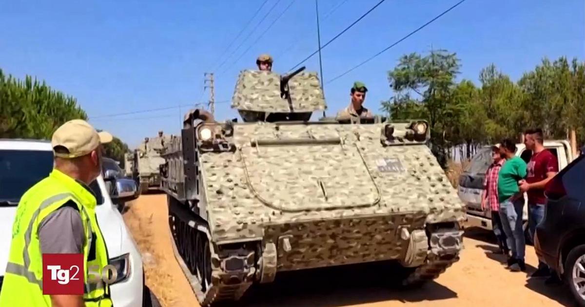 Il premier Salam nel villaggio di Zawtar Al Gharbieh dove l'Idf ha fatto dietro front