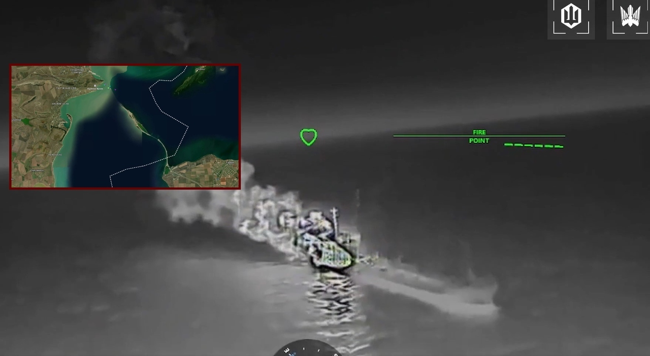 I droni ucraini affondano la flotta ombra di Putin, oltre 20 petroliere in fiamme nel Mar d'Azov. E Mosca fugge dallo stretto di Kerch