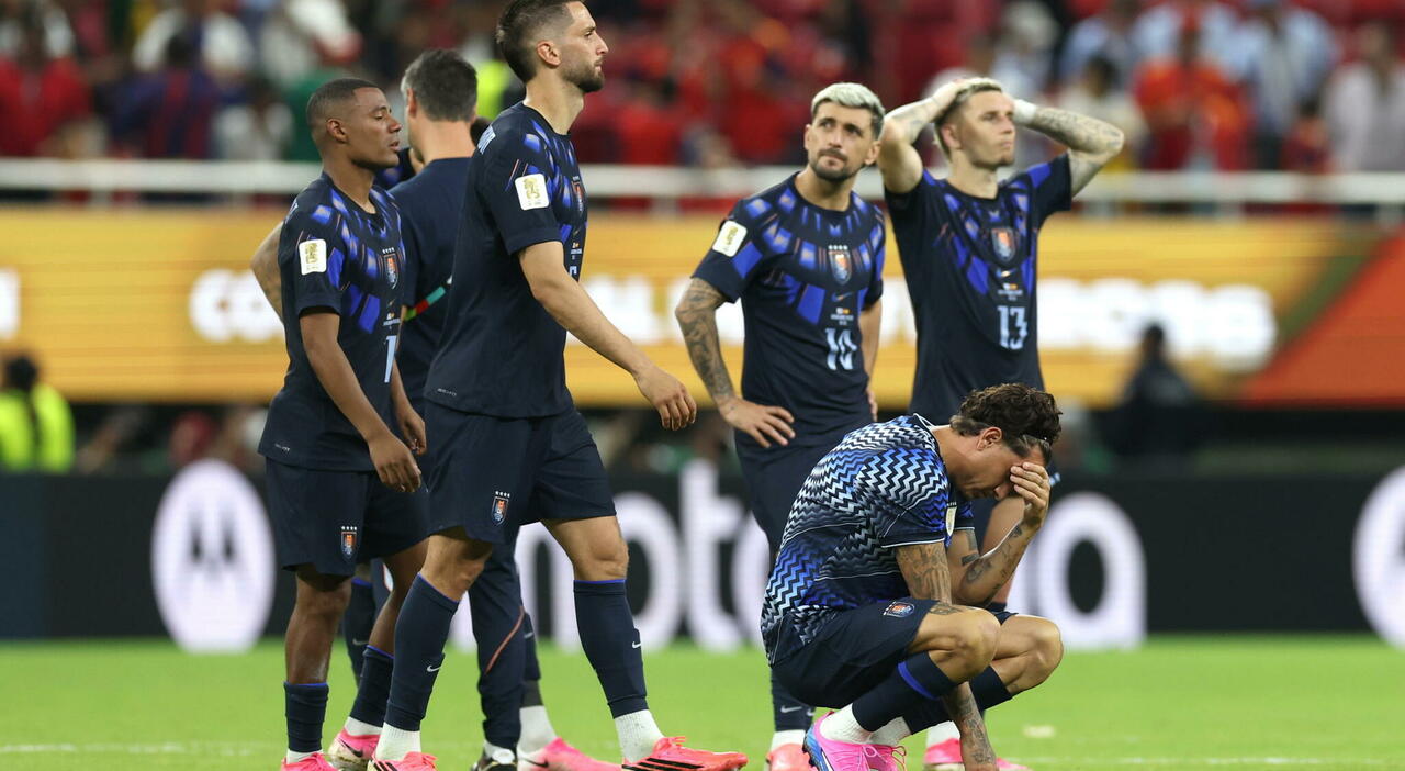Mondiali 2026, Uruguay-Spagna 0-1: decide un'altra papera di Muslera su Baena. Bielsa eliminato