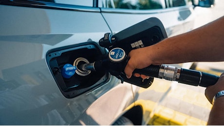 Eni e Bmw, accordo per il rifornimento delle flotte aziendali con il biocarburante HVO di Enilive