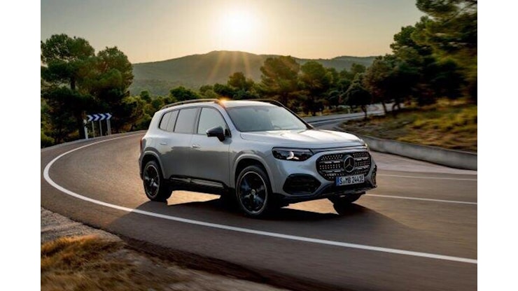 Nuova Mercedes GLB: il SUV a 7 posti si rinnova e diventa elettrico [VIDEO] - Automoto.it