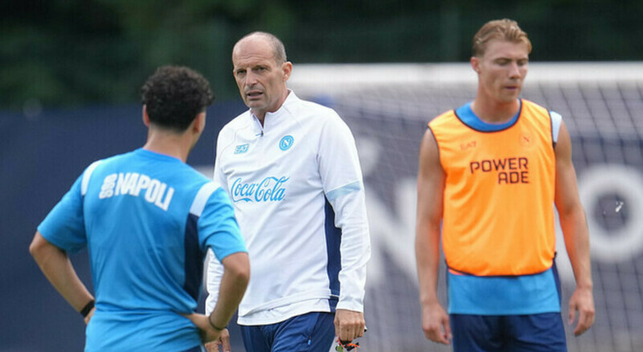 Napoli, il ritiro a Dimaro: Allegri sprona i suoi in allenamento, rientrato l'allarme Rafa Marin