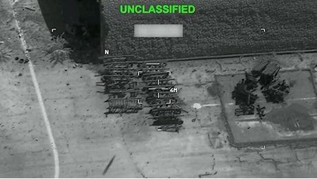 Un’altra notte di raid Usa, l’Iran lancia droni su Camp Doha. Rubio: Teheran non prende sul serio i negoziati