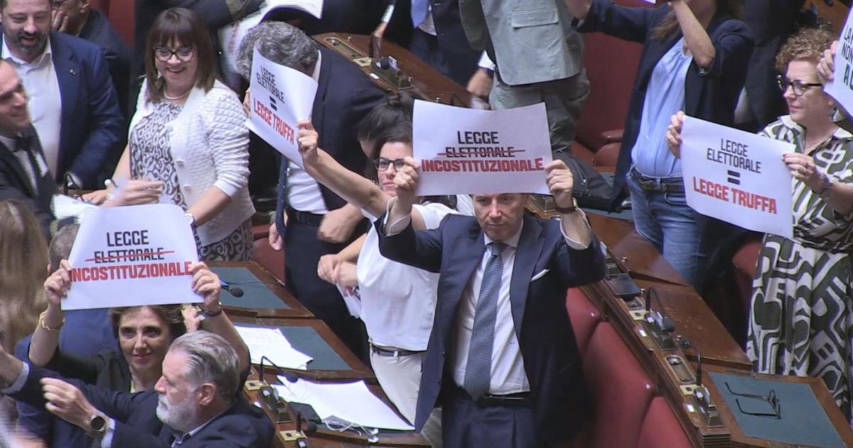Il Quirinale non è Colle Oppio: le opposizioni contro la legge truffa alla Camera