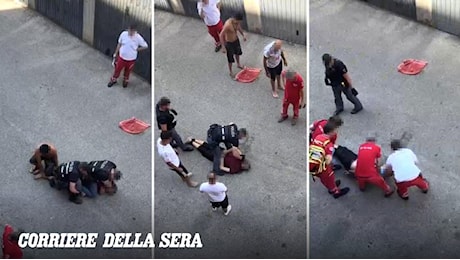 La morte di Fakir e la circolare di maggio 2026 per i poliziotti: in caso di malessere, «la presa dovrà essere allentata subito posizionando il soggetto su un fianco»