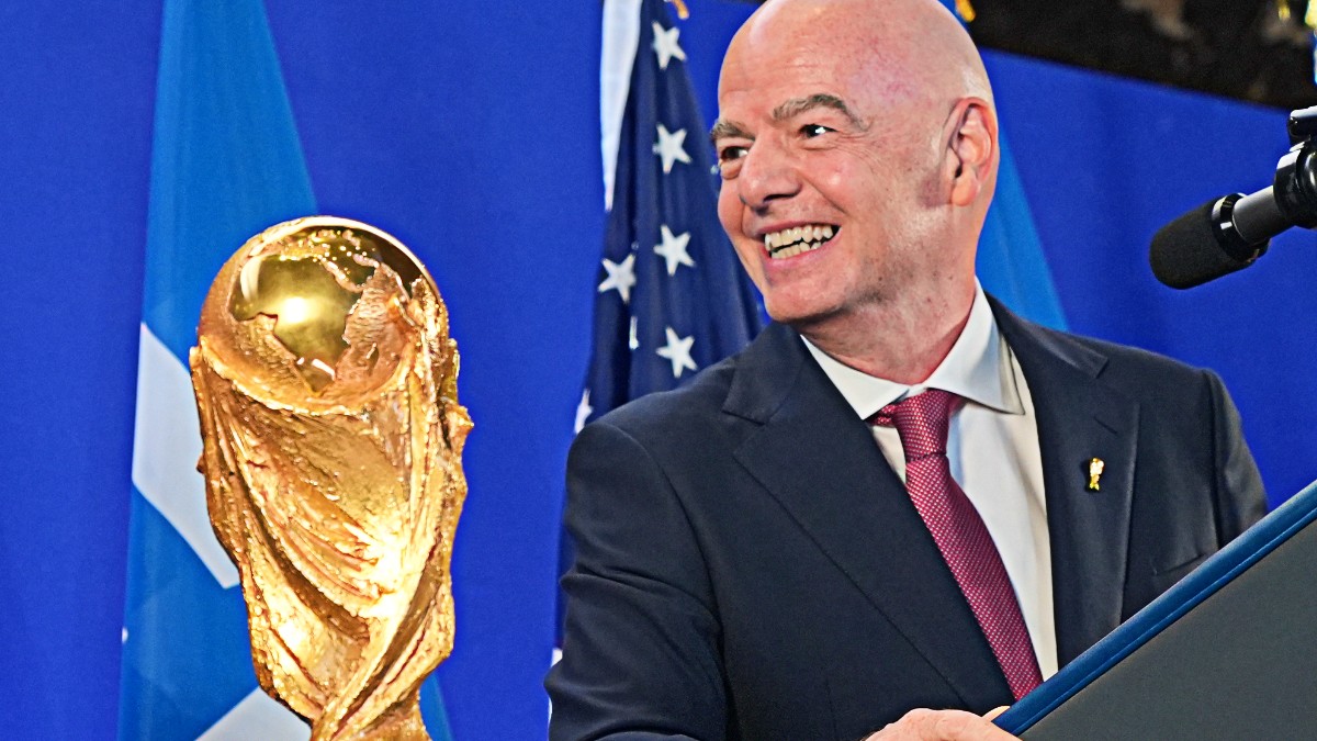 Chi fermerà Infantino? È già pronto il Mondiale a 64 squadre: una competizione monstre divisa fra tre continenti