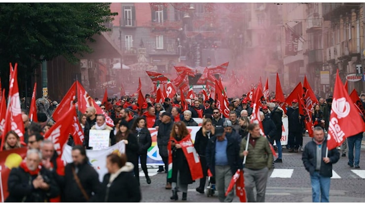 Sciopero, corteo in centro a Napoli: ferma la linea 1 della metropolitana - Il Mattino