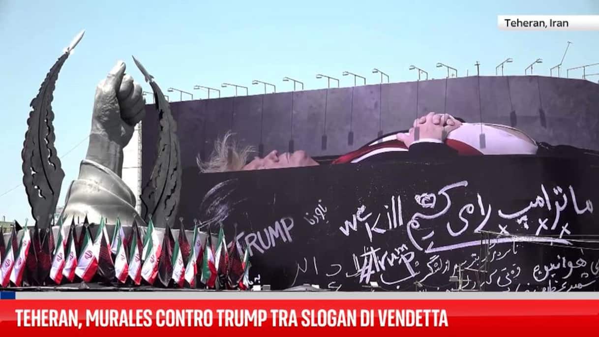 Teheran, murales contro Trump tra slogan di vendetta