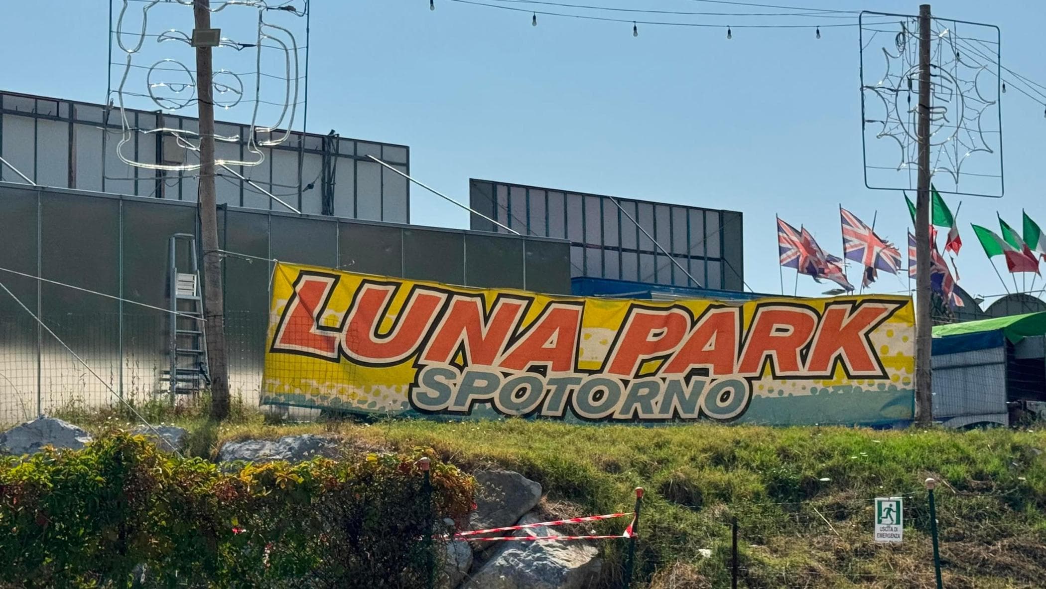 Folgorato a 15 anni in un luna park a Spotorno, colpito da una scarica del calciometro