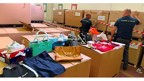 Fiano Romano. La Guardia di Finanza sequestra oltre 37.800 capi e accessori di abbigliamento contraffatti