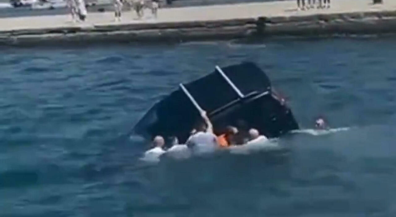 Auto in mare a Trieste, il militare che ha salvato il conducente: «Per fortuna il finestrino era aperto. Eroi? No, per noi un dovere»