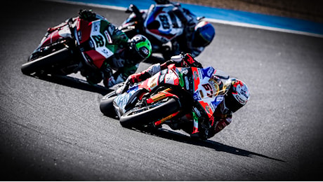 Superbike, Bulega domina a Estoril e batte il record di punti