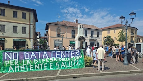 A Lacchiarella la protesta contro i data center:Così si mette a rischio la falda acquifera"