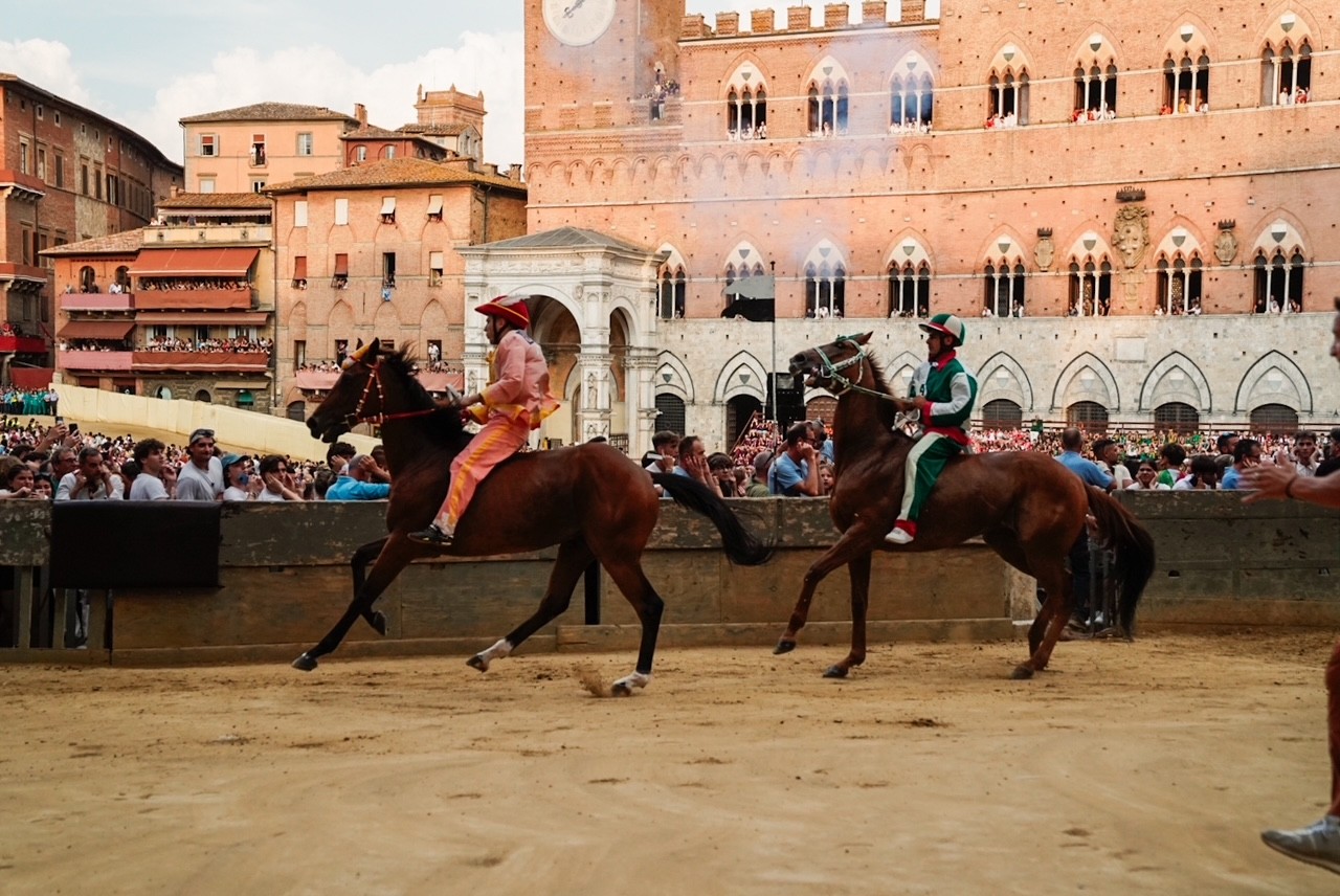 Palio 2 luglio, il Valdimontone vince la prima prova