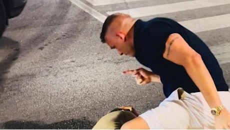 Militante del partito di Vannacci prende a pugni un uomo che bloccava il traffico e posta il video sui social