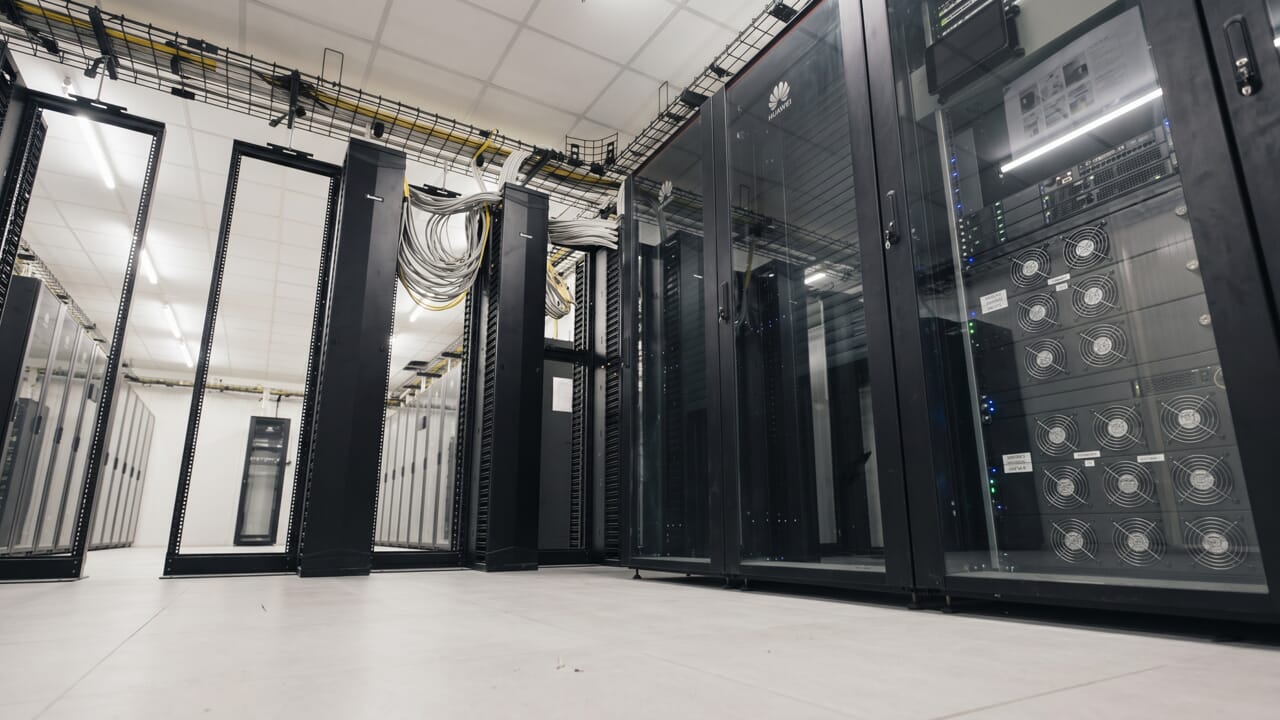 Viaggio nel data center della Gallura, cassaforte del futuro digitale in Sardegna: dove il calore dei server diventerà risorsa per il territorio