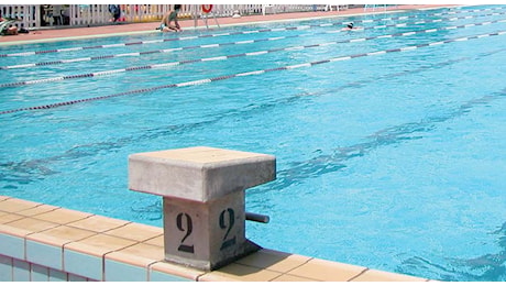 Risucchiata dal bocchettone della piscina a Sestri Levante, 13enne in condizioni critiche al Gaslini