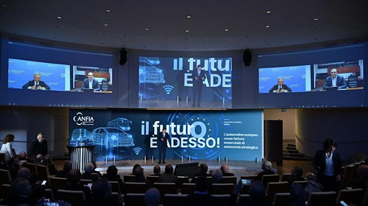 La visione di Filosa - La Stampa