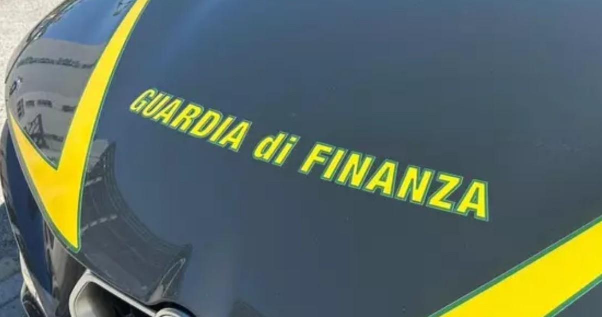 Slot machine e riciclaggio, blitz della Guardia di Finanza a Bari
