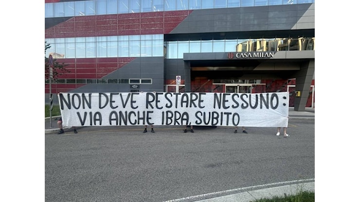Zlatan fa il nuovo Milan. Ma i tifosi lo contestano - il Giornale