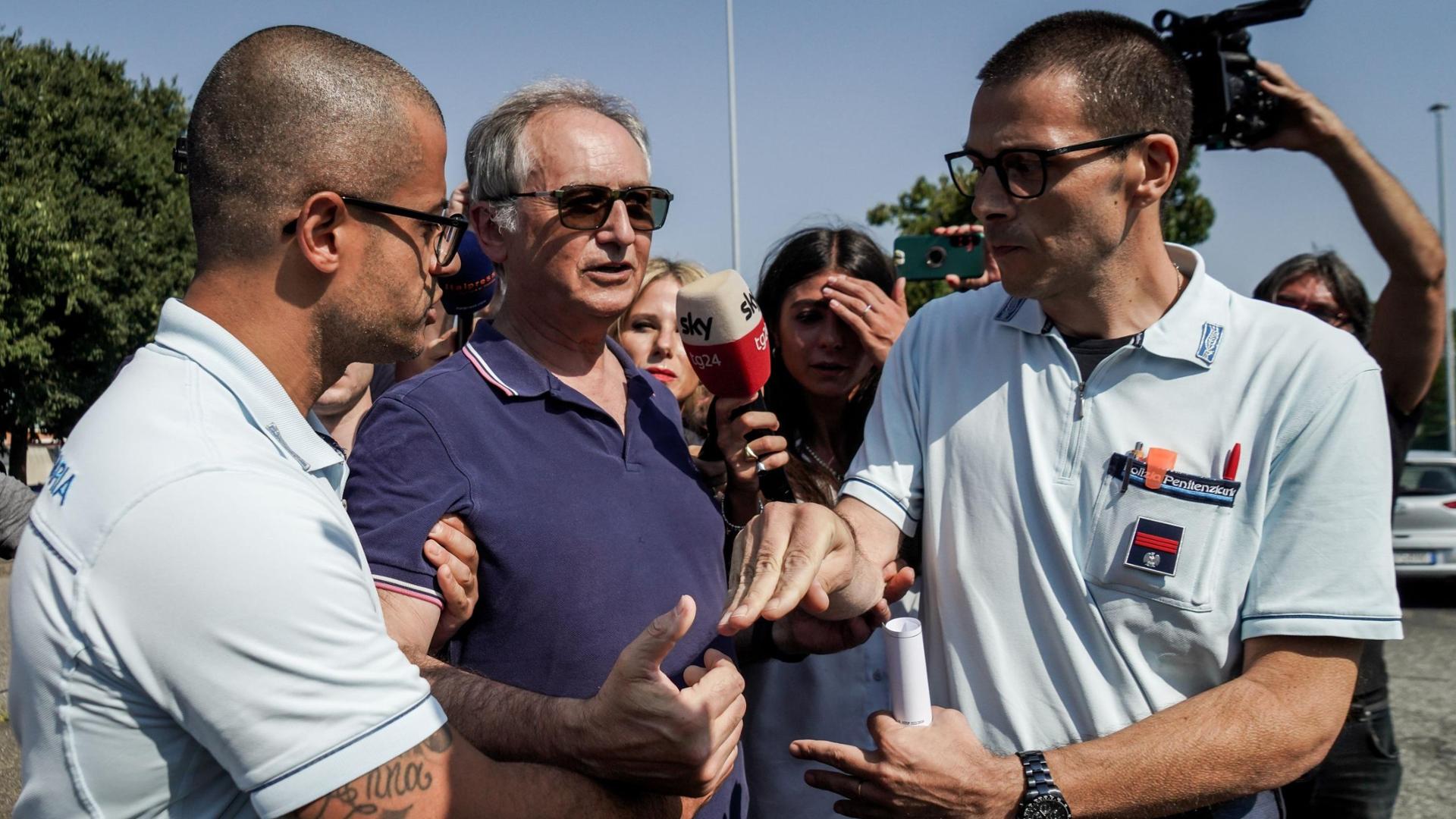 Roggero entra in carcere la moglie chiede la grazia: è scontro governo-toghe