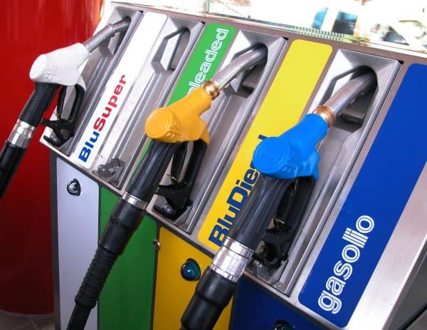 Prezzi di benzina e diesel in aumento, Urso esclude nuovi tagli alle accise