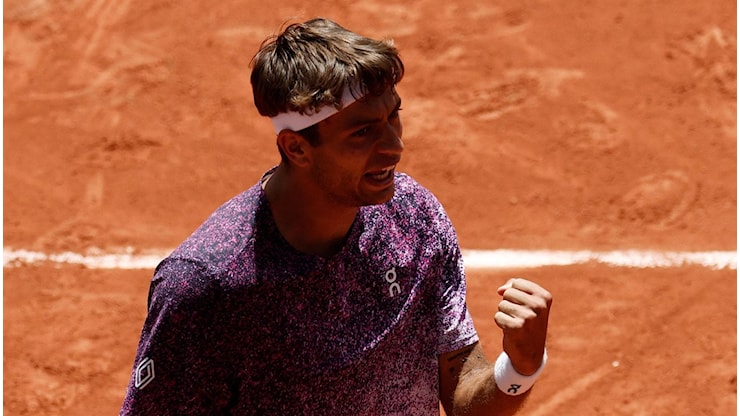 Cobolli ai quarti al Roland Garros, battuto Svajda in quattro set: “Me la sono quasi fatta addosso” - la Repubblica