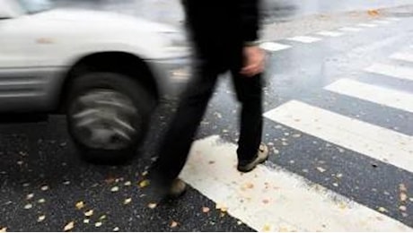 Nuovo Codice della strada, multe fino a 160 euro anche per i pedoni: cosa cambia sulle strisce