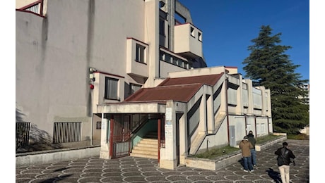 Ricina, perquisiti 63 computer nella scuola delle figlie di Di Vita: si cerca la pista digitale