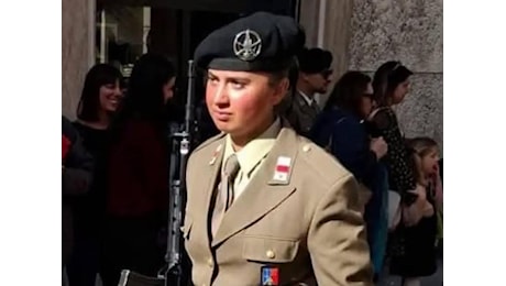 Soldatessa morta a 23 anni sul bus militare a Roma dopo malore