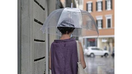Meteo, crollo delle temperature e temporali al Nord: ecco quando torna il caldo
