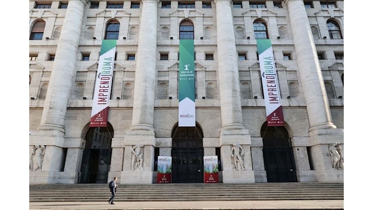 Borse oggi in diretta | Europa attesa in calo dopo il selloff sull’AI: occhio a Micron. Da monitorare: Poste, Unicredit, Eni - Milano Finanza