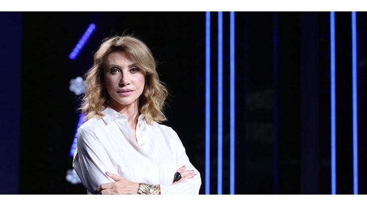 Chi è Manuela Moreno, la giornalista che condurrà La vita in diretta al posto di Alberto Matano - ELLE