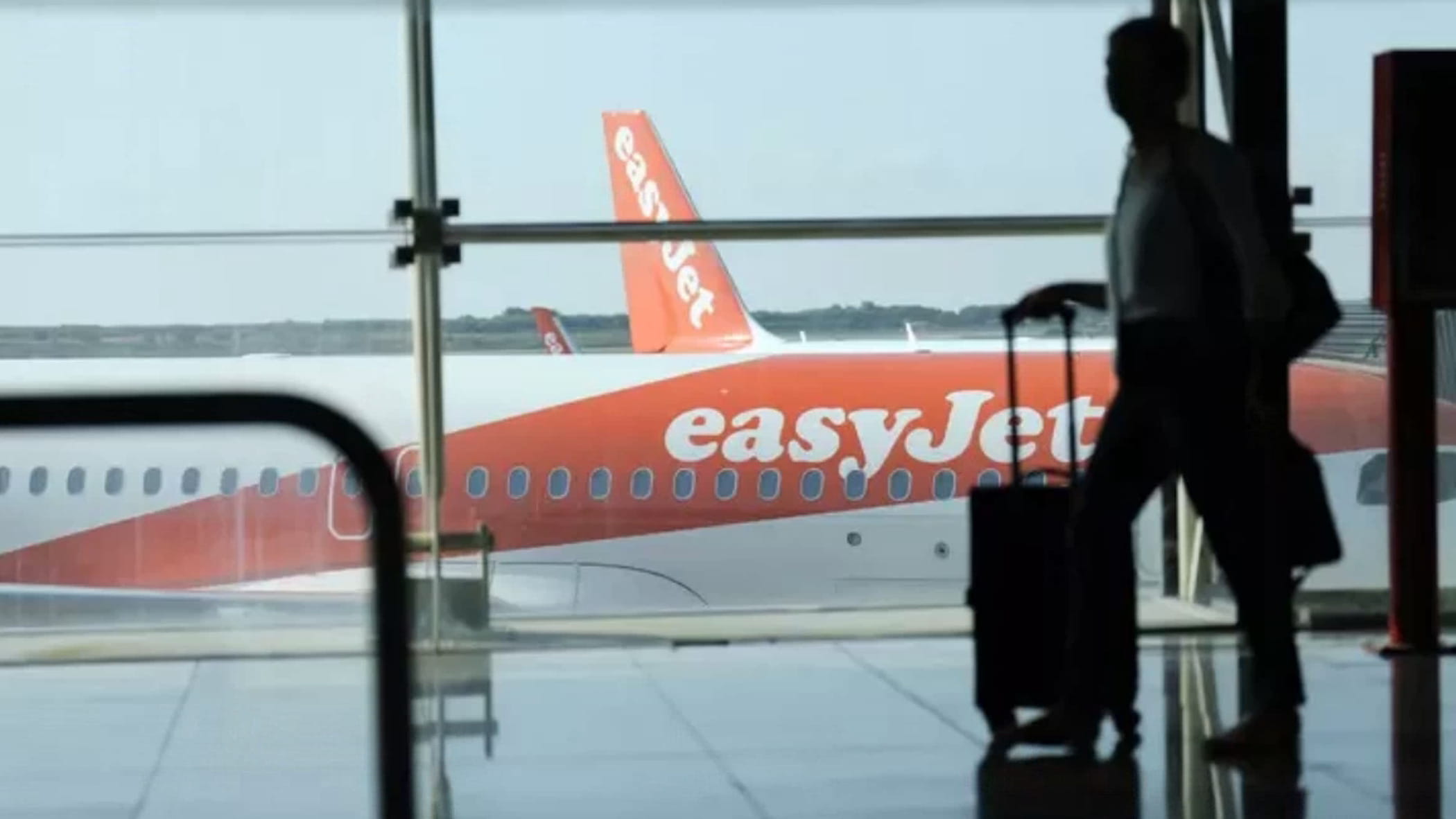easyJet vola a Londra, il consiglio apre all’esame dell’offerta Castlelake ma ne critica i tempi