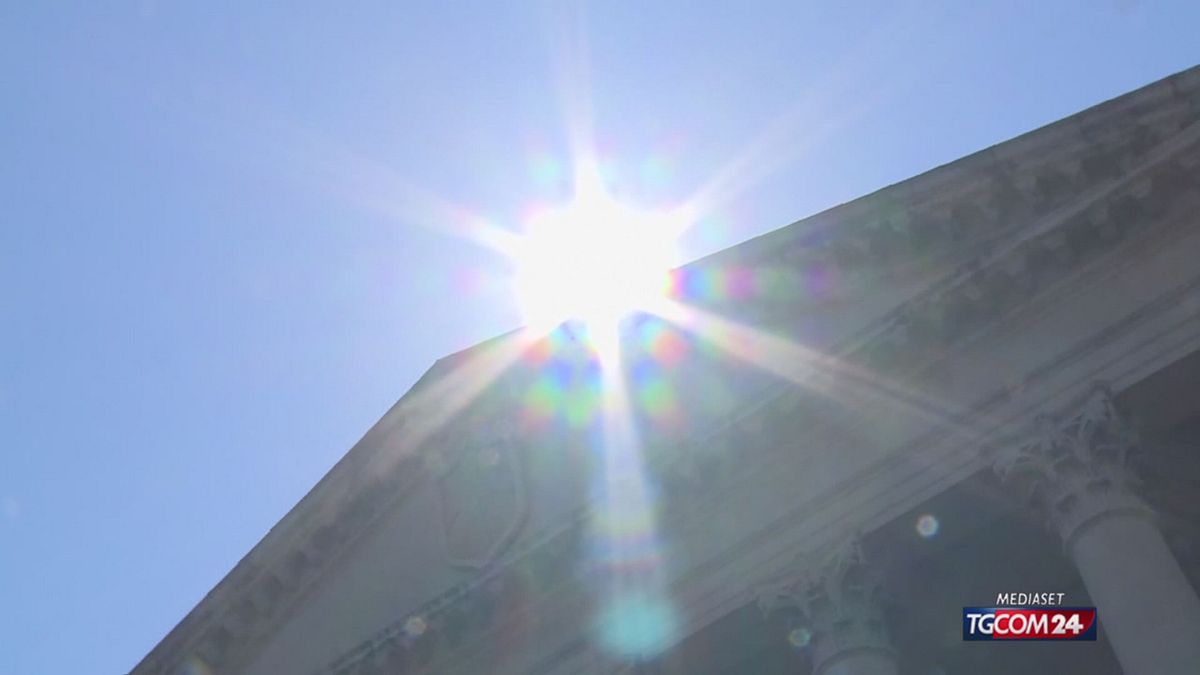 Caldo: Sicilia in fiamme, picchi di 43 gradi in Sardegna e a Firenze scioperano i rider