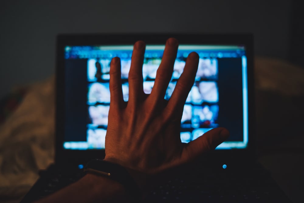 Pedopornografia online, maxi blitz della Polizia Postale in 17 città: 7 arresti e 30 indagati. Sequestrati migliaia di file illeciti