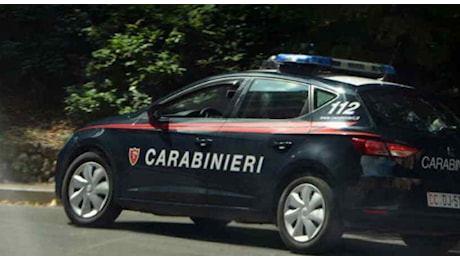 A Guastalla trova un portafoglio per terra e spende col bancomat: denunciato 45enne