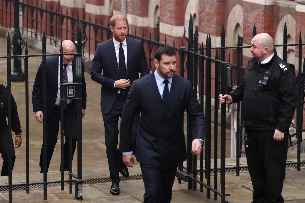 Londra, tutte le domande respinte: il Duca di Sussex e altri sei perdono la causa contro l'editore del Daily Mail
