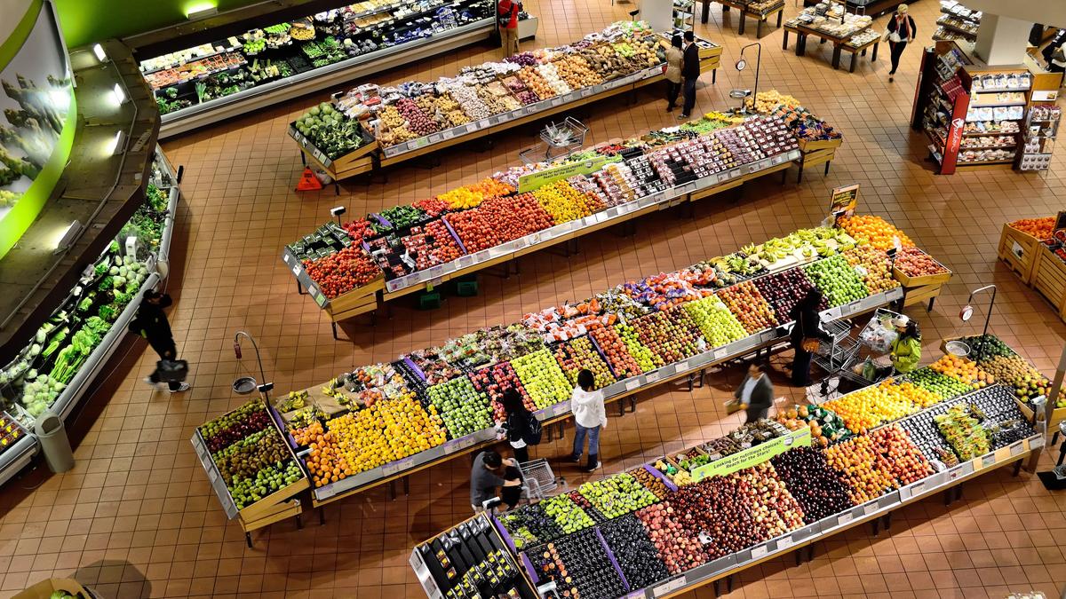 Supermercati aperti il 2 giugno 2026 in Lombardia: dove fare la spesa durante la Festa della Repubblica