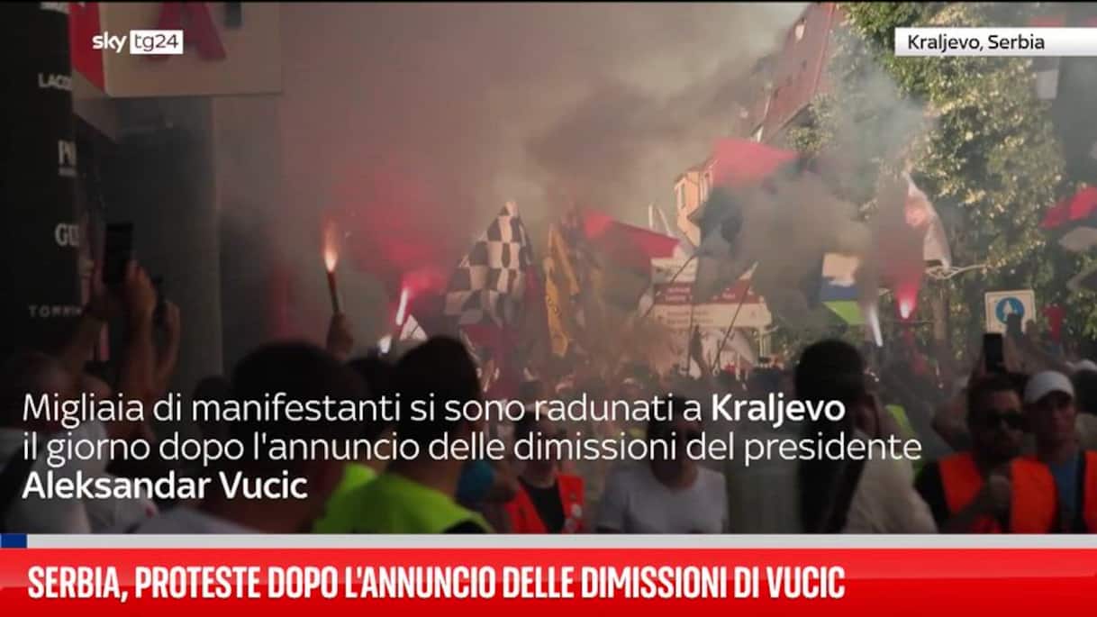 Serbia, proteste dopo l'annuncio delle dimissioni di Vucic