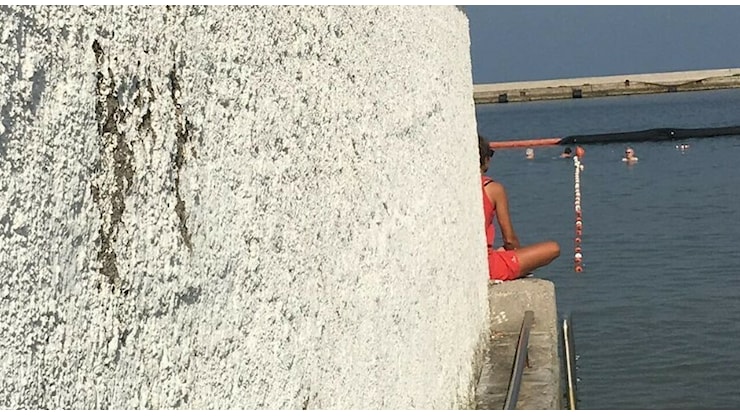 Trieste, bagnante sconfina tra i maschi: rissa al lido che separa uomini e donne. «Vivete nel Medioevo» - Il Messaggero