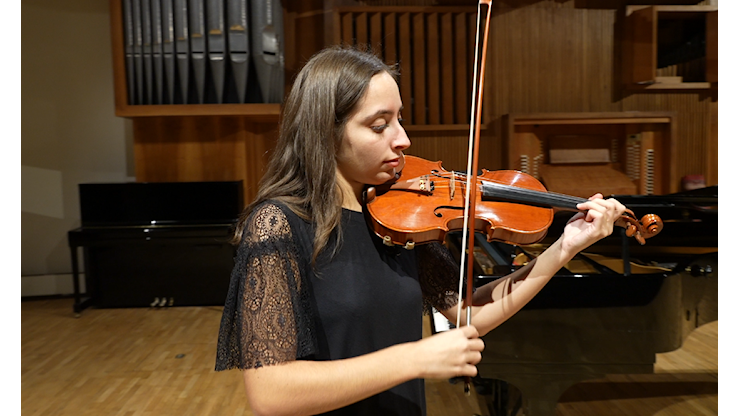 Manuela sarà diretta da Muti, il suo violino per Papa Leone - Libertà